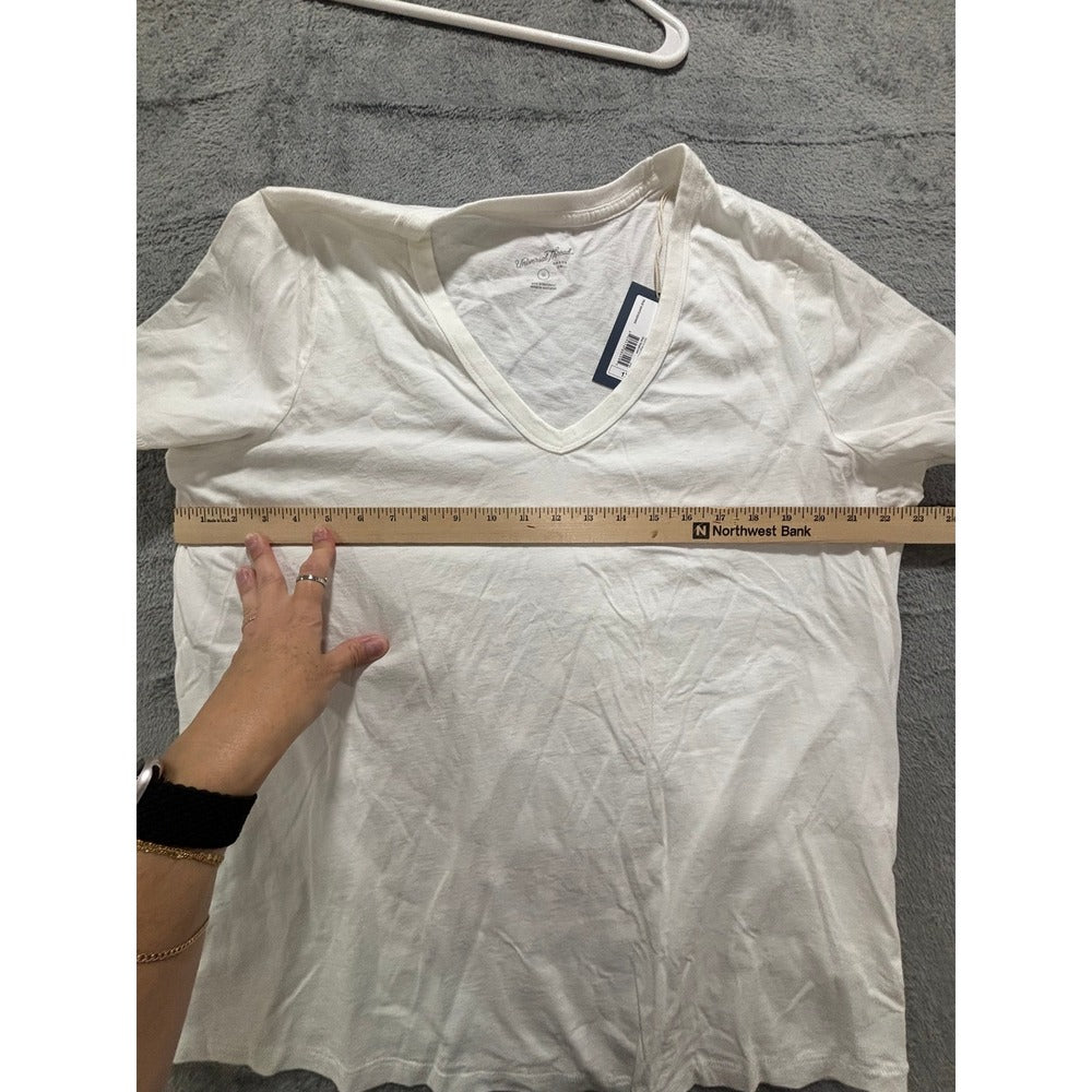 Universal Thread 1X White Womens V-Neck T-Shirt Casual Minimalist Cotton Tee