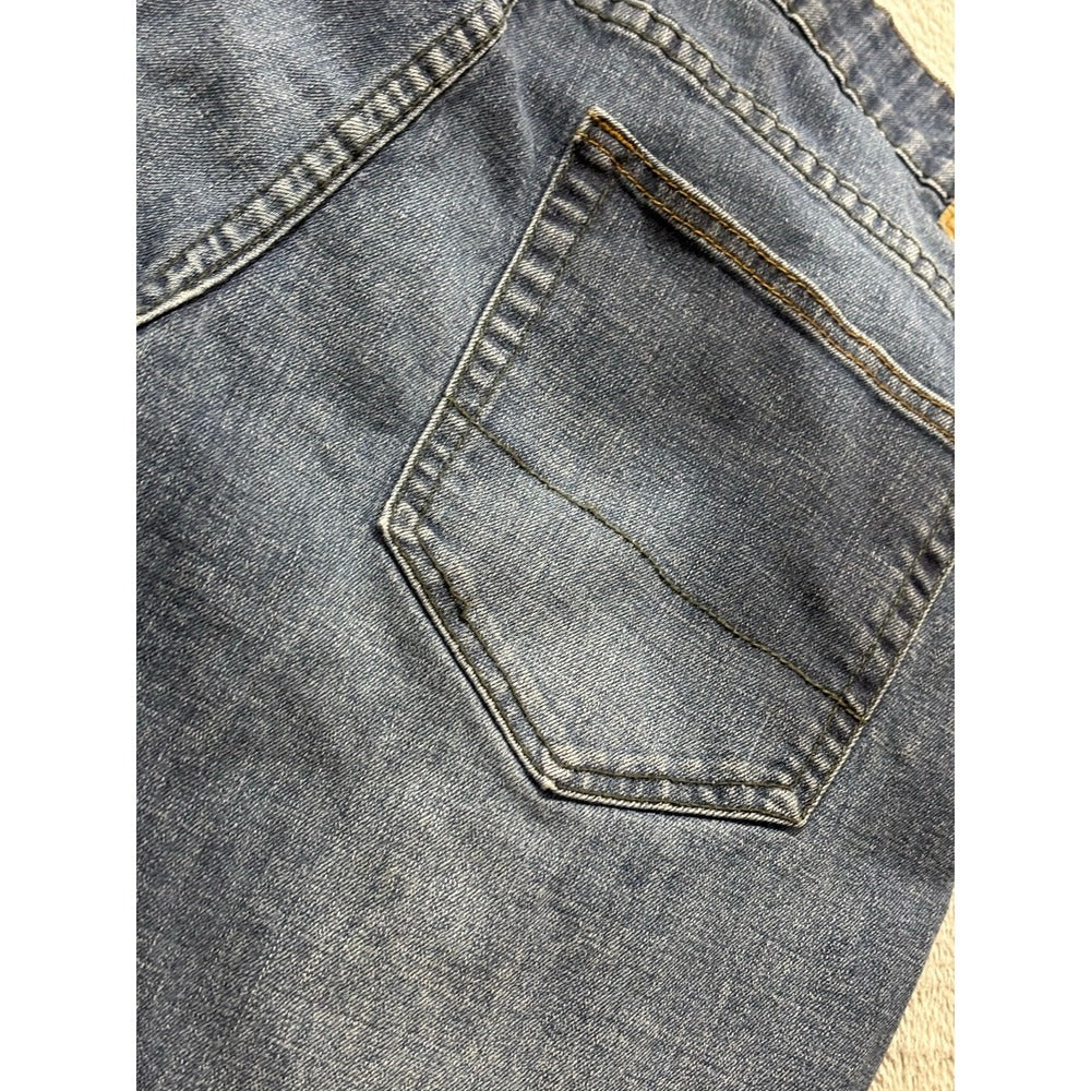 IZOD 38x30 Medium Wash Blue Straight Leg Jeans Mens Casual Preppy Classic Denim