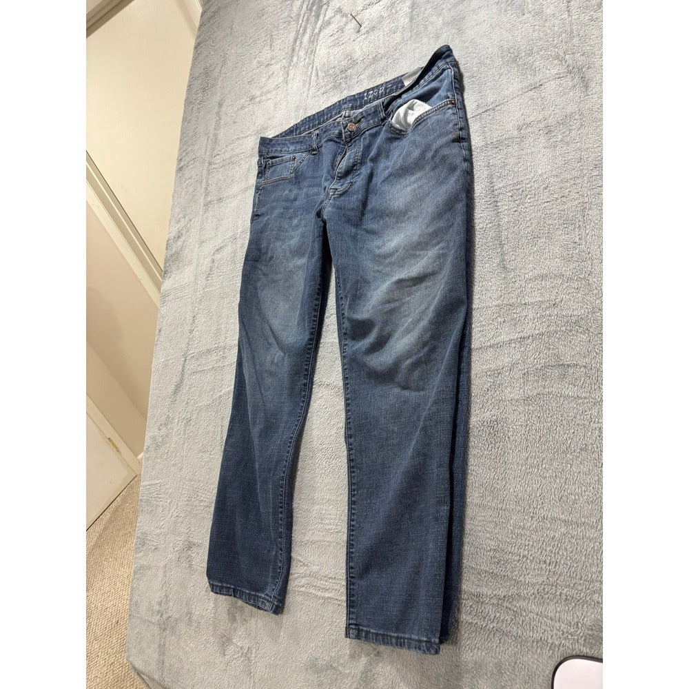 IZOD 38x30 Medium Wash Blue Straight Leg Jeans Mens Casual Preppy Classic Denim