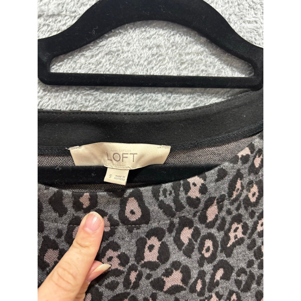 LOFT Womens S Gray Leopard Print Short Sleeve Blouse Top Casual Preppy Cozy